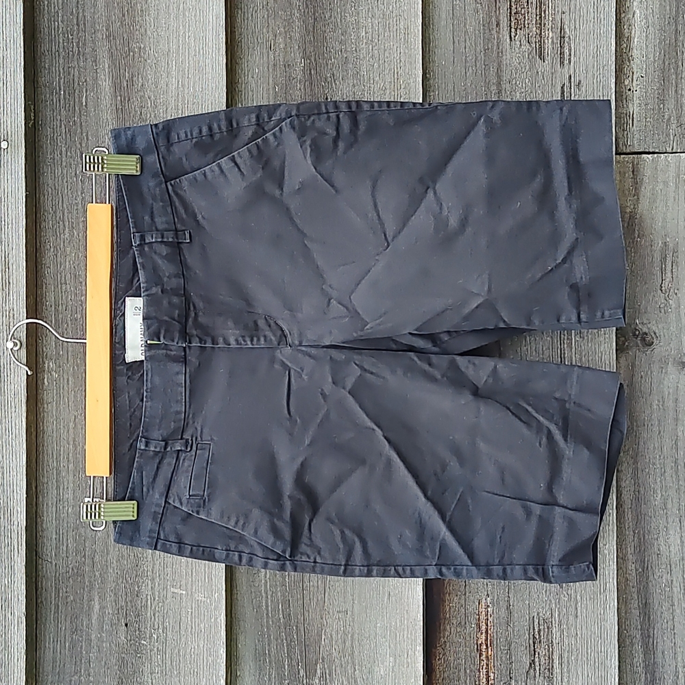 Old Navy mid-rise cotton and spandex twill black Bermuda shorts - size 2